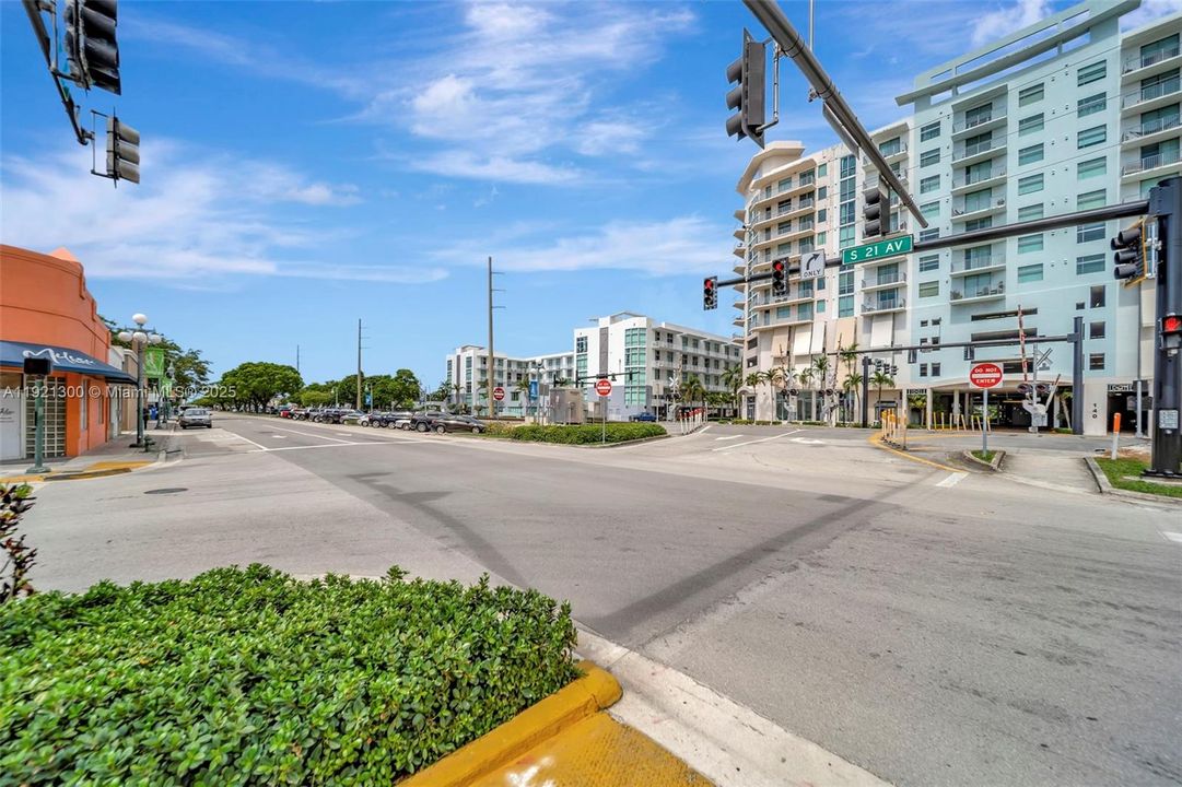 For Sale: $400,000 (2 beds, 2 baths, 1189 Square Feet)