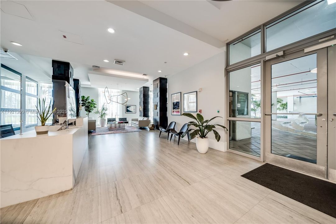 For Sale: $400,000 (2 beds, 2 baths, 1189 Square Feet)