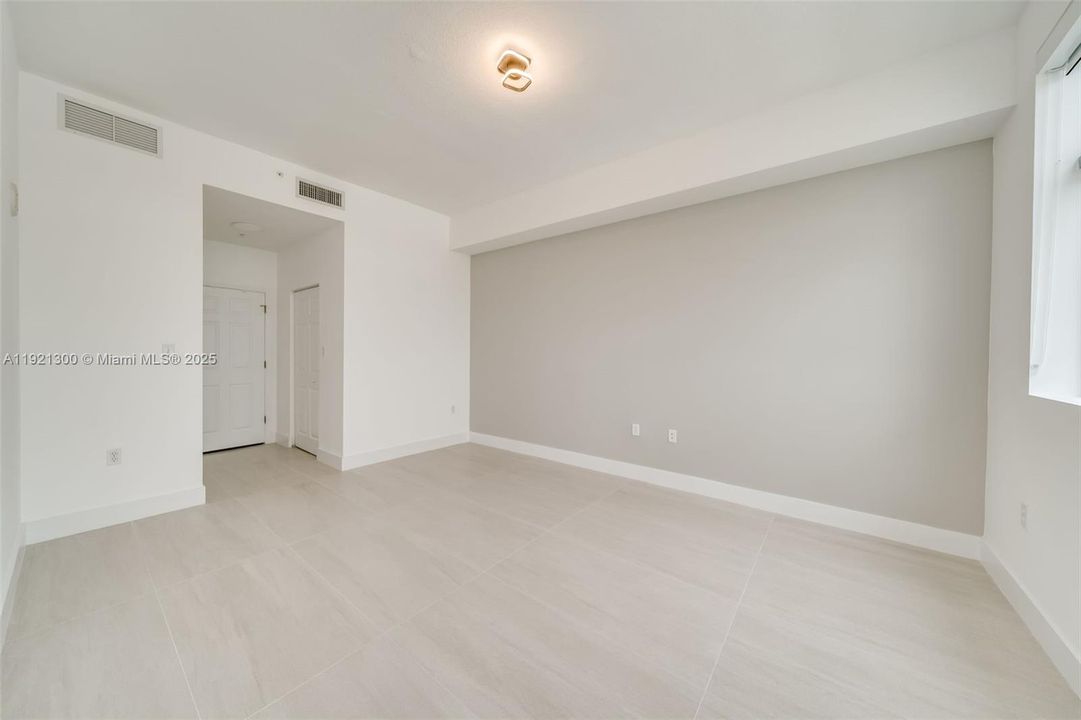 For Sale: $400,000 (2 beds, 2 baths, 1189 Square Feet)