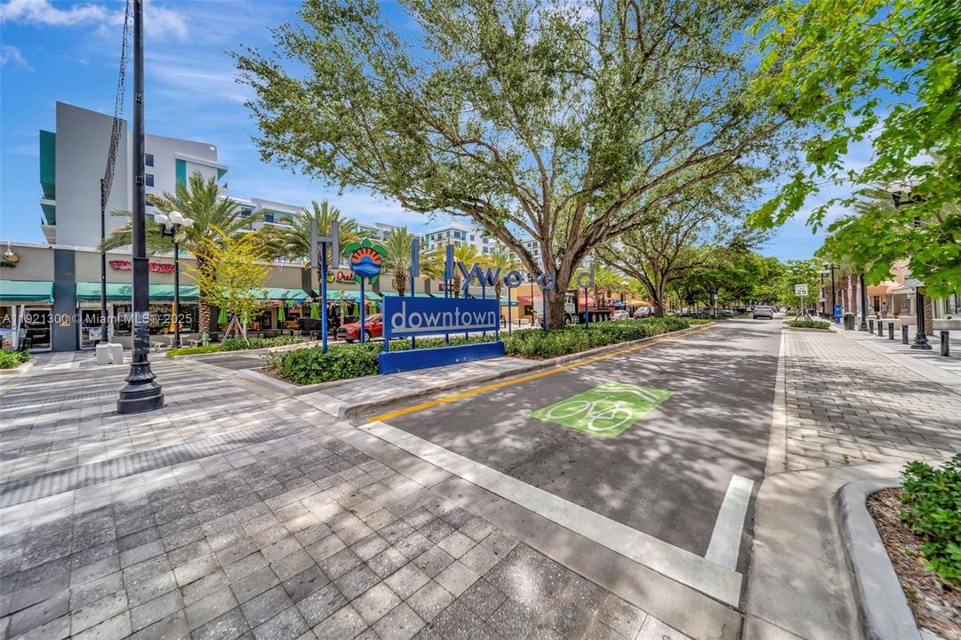 For Sale: $400,000 (2 beds, 2 baths, 1189 Square Feet)