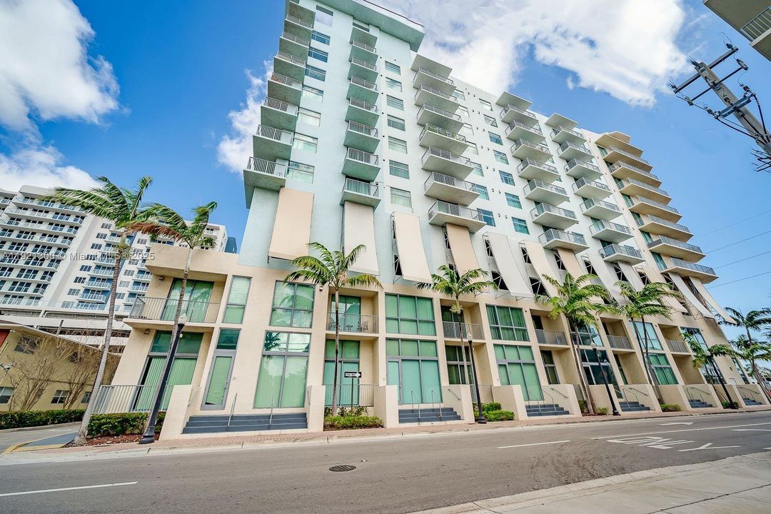 For Sale: $400,000 (2 beds, 2 baths, 1189 Square Feet)