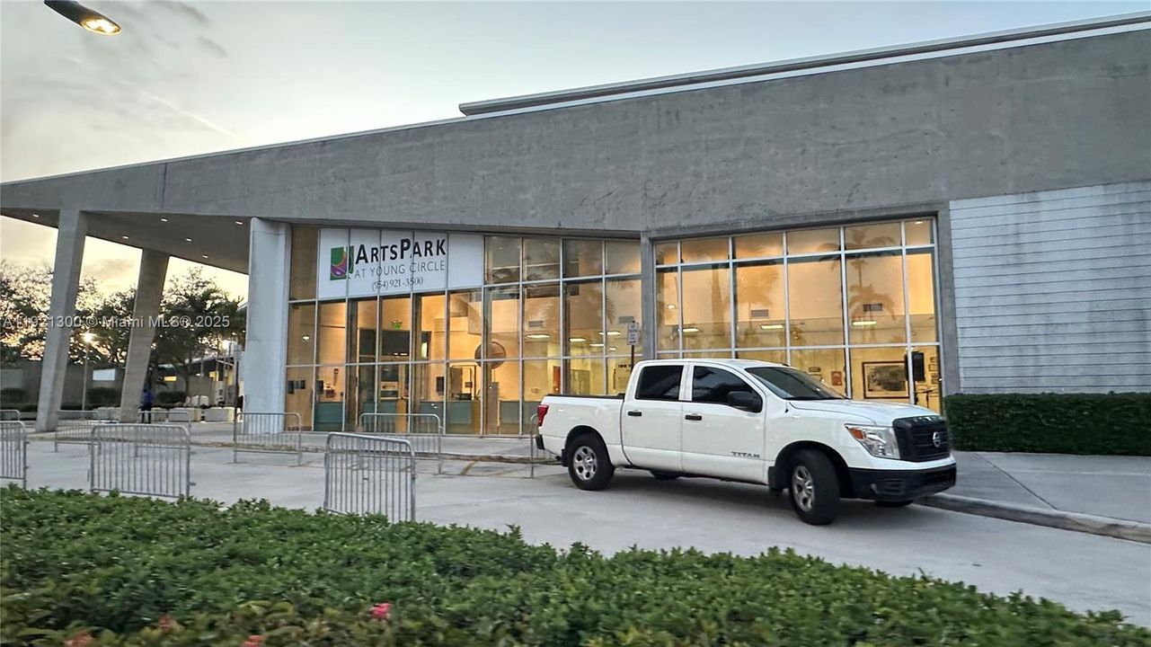 For Sale: $400,000 (2 beds, 2 baths, 1189 Square Feet)