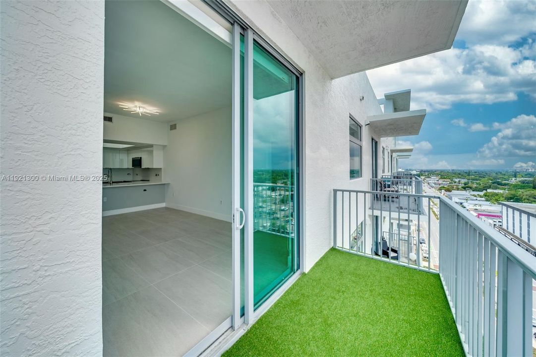 For Sale: $400,000 (2 beds, 2 baths, 1189 Square Feet)