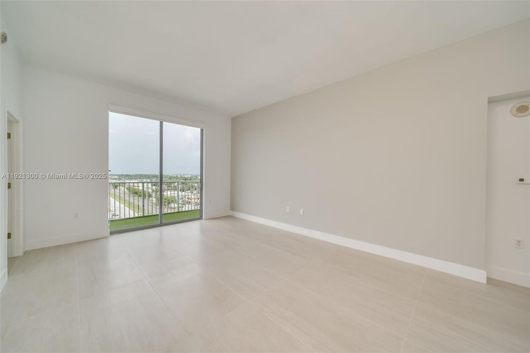 For Sale: $400,000 (2 beds, 2 baths, 1189 Square Feet)