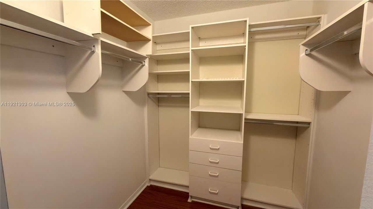 В аренду: $3,870 (3 спален, 2 ванн, 1898 Квадратных фут)