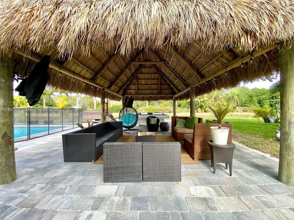 В аренду: $8,400 (5 спален, 3 ванн, 2863 Квадратных фут)