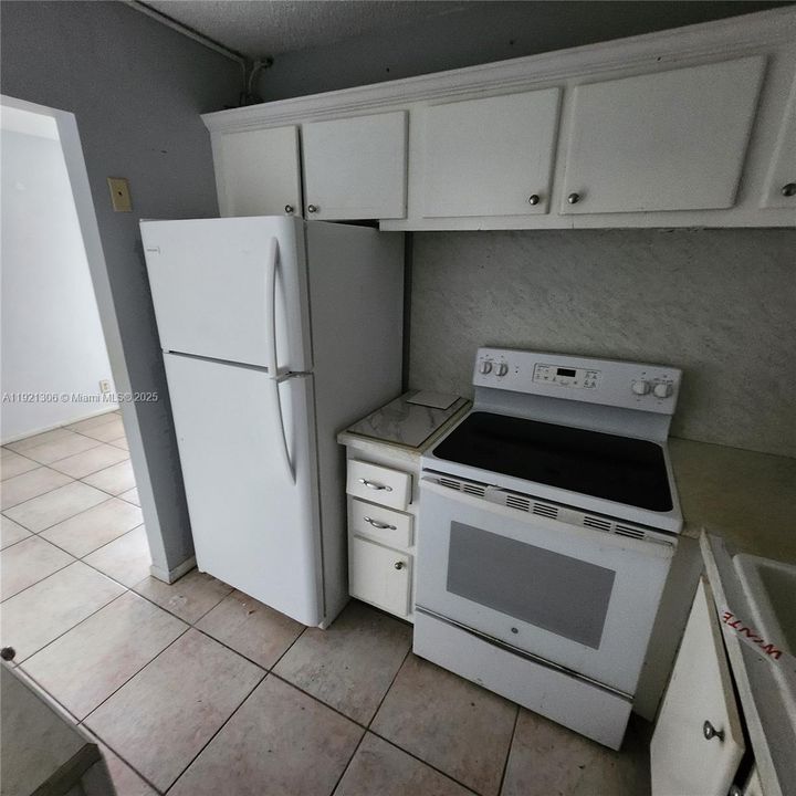 На продажу: $78,300 (2 спален, 1 ванн, 702 Квадратных фут)