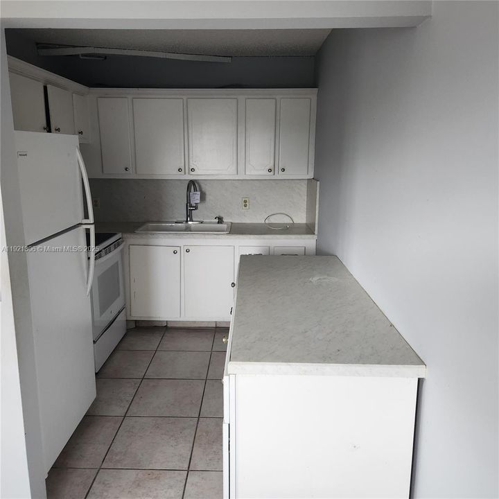 На продажу: $78,300 (2 спален, 1 ванн, 702 Квадратных фут)