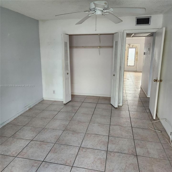 На продажу: $78,300 (2 спален, 1 ванн, 702 Квадратных фут)