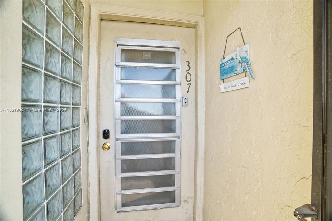 En Venta: $180,000 (2 camas, 2 baños, 1300 Pies cuadrados)