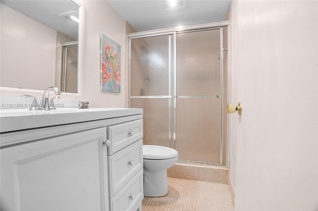 En Venta: $180,000 (2 camas, 2 baños, 1300 Pies cuadrados)