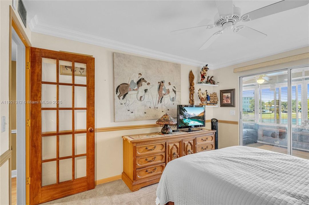 For Sale: $199,000 (2 beds, 2 baths, 983 Square Feet)