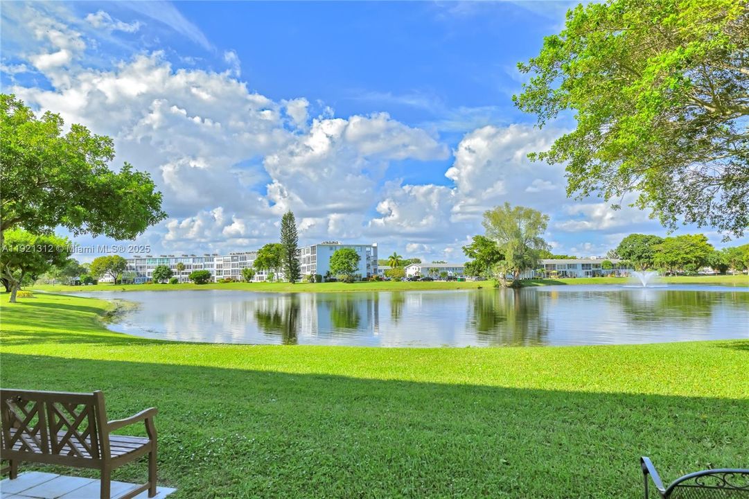 For Sale: $199,000 (2 beds, 2 baths, 983 Square Feet)