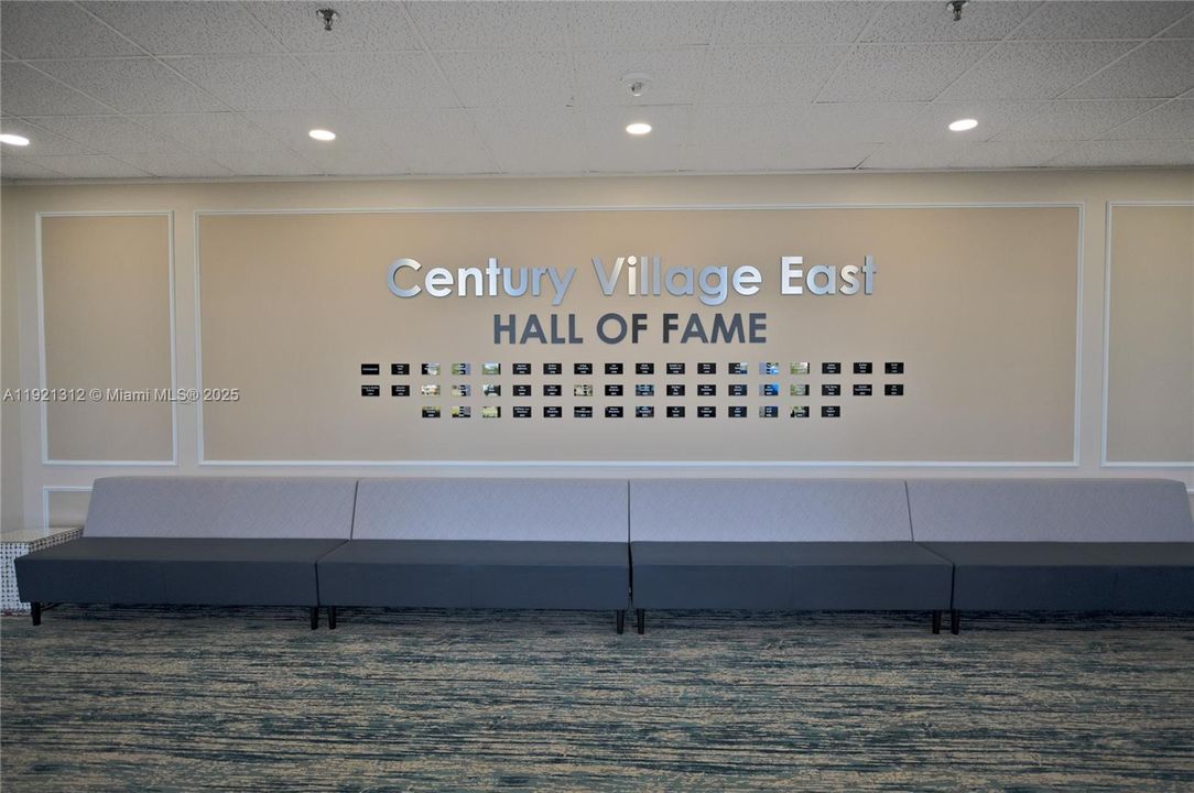 For Sale: $199,000 (2 beds, 2 baths, 983 Square Feet)