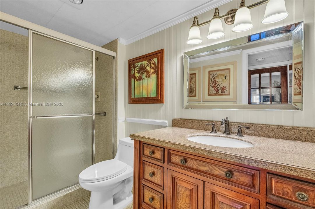 For Sale: $199,000 (2 beds, 2 baths, 983 Square Feet)