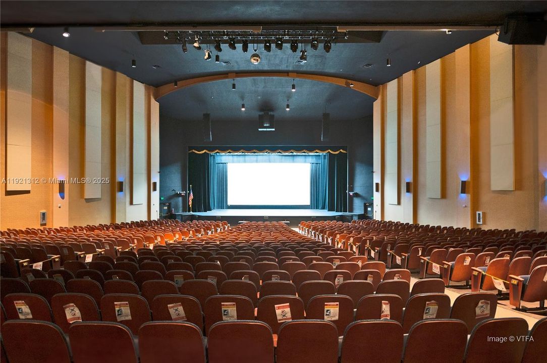 For Sale: $199,000 (2 beds, 2 baths, 983 Square Feet)