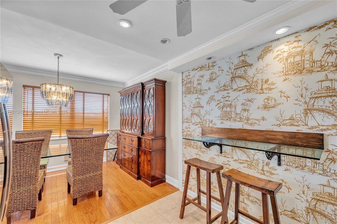 For Sale: $199,000 (2 beds, 2 baths, 983 Square Feet)