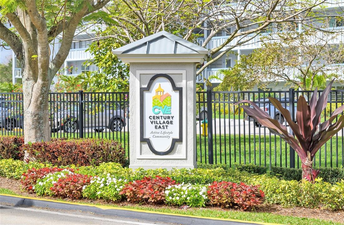 For Sale: $199,000 (2 beds, 2 baths, 983 Square Feet)