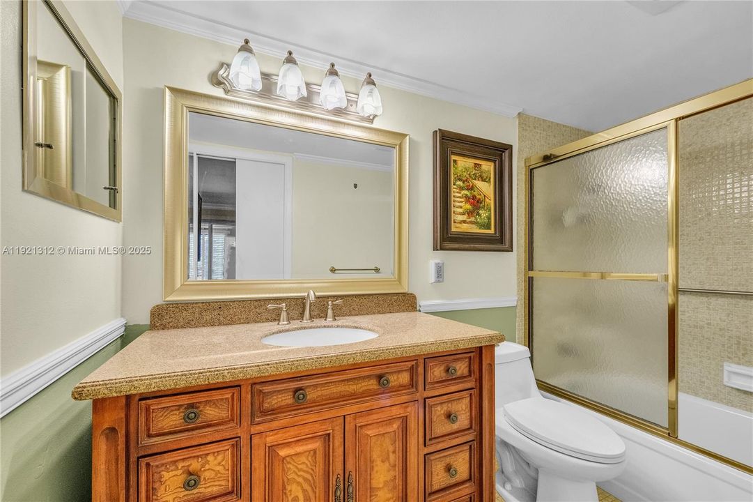 For Sale: $199,000 (2 beds, 2 baths, 983 Square Feet)