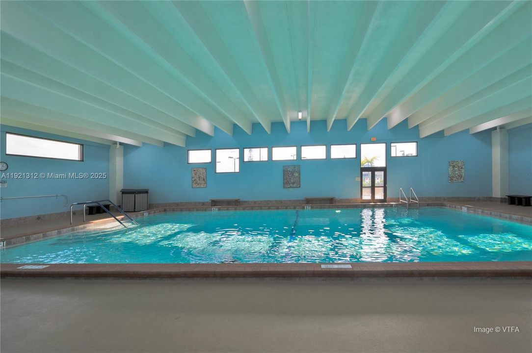 For Sale: $199,000 (2 beds, 2 baths, 983 Square Feet)