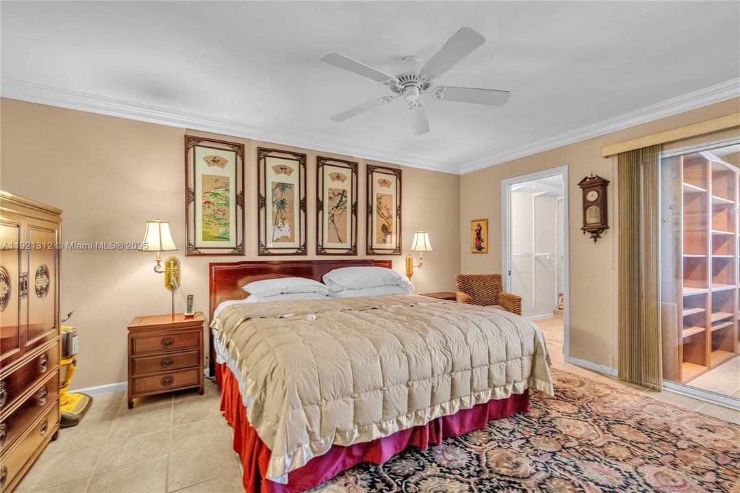 For Sale: $199,000 (2 beds, 2 baths, 983 Square Feet)