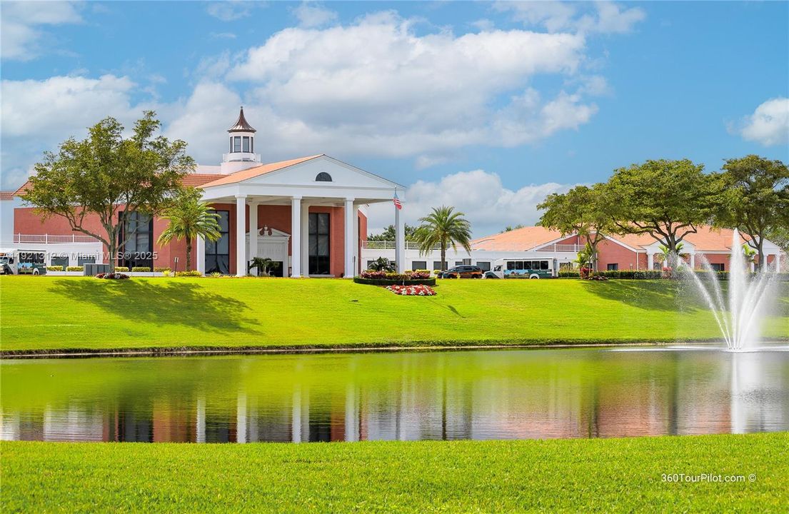 For Sale: $199,000 (2 beds, 2 baths, 983 Square Feet)