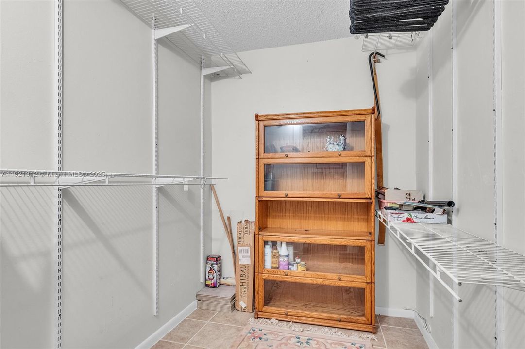 For Sale: $199,000 (2 beds, 2 baths, 983 Square Feet)