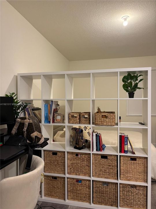 For Rent: $1,850 (0 beds, 1 baths, 2379 Square Feet)