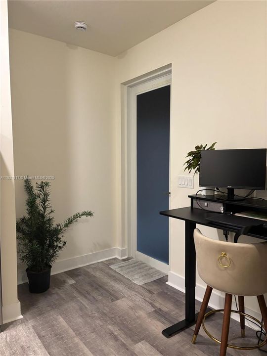 For Rent: $1,850 (0 beds, 1 baths, 2379 Square Feet)