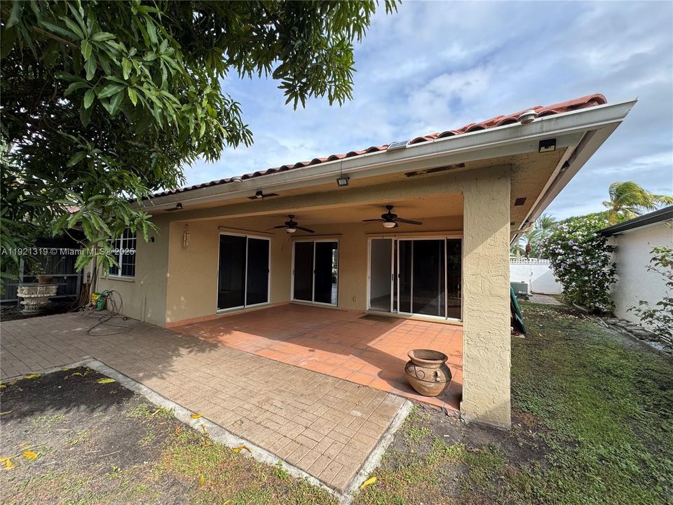 For Sale: $649,900 (3 beds, 2 baths, 1589 Square Feet)