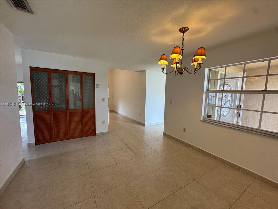 For Sale: $649,900 (3 beds, 2 baths, 1589 Square Feet)