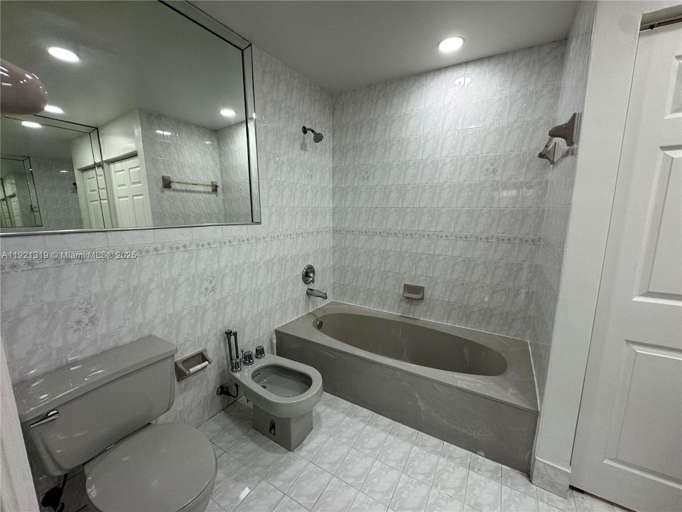 For Sale: $649,900 (3 beds, 2 baths, 1589 Square Feet)