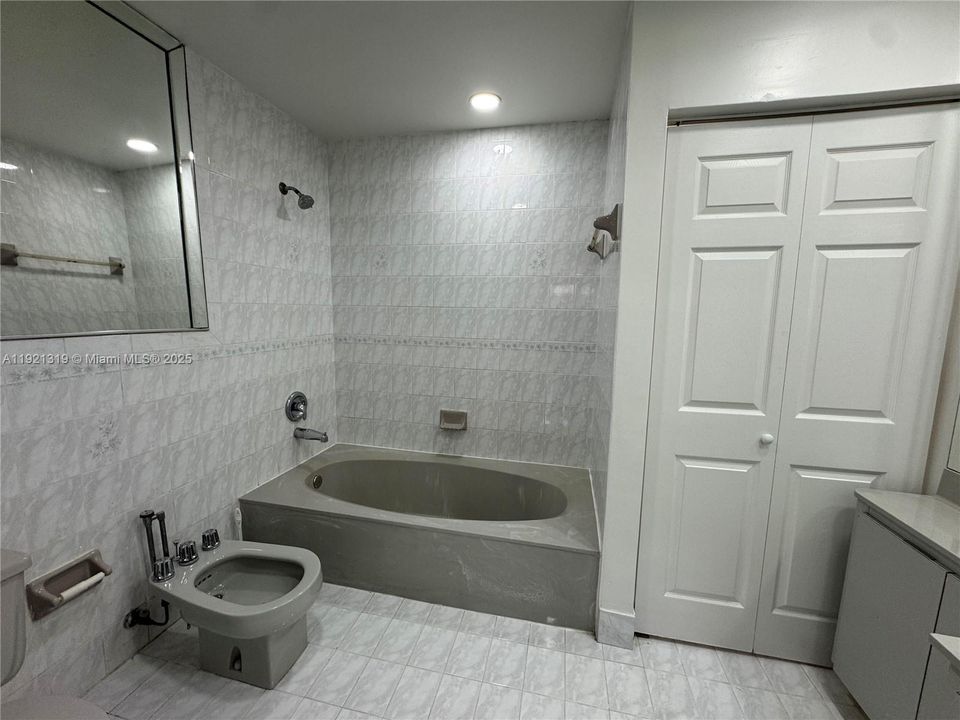 For Sale: $649,900 (3 beds, 2 baths, 1589 Square Feet)