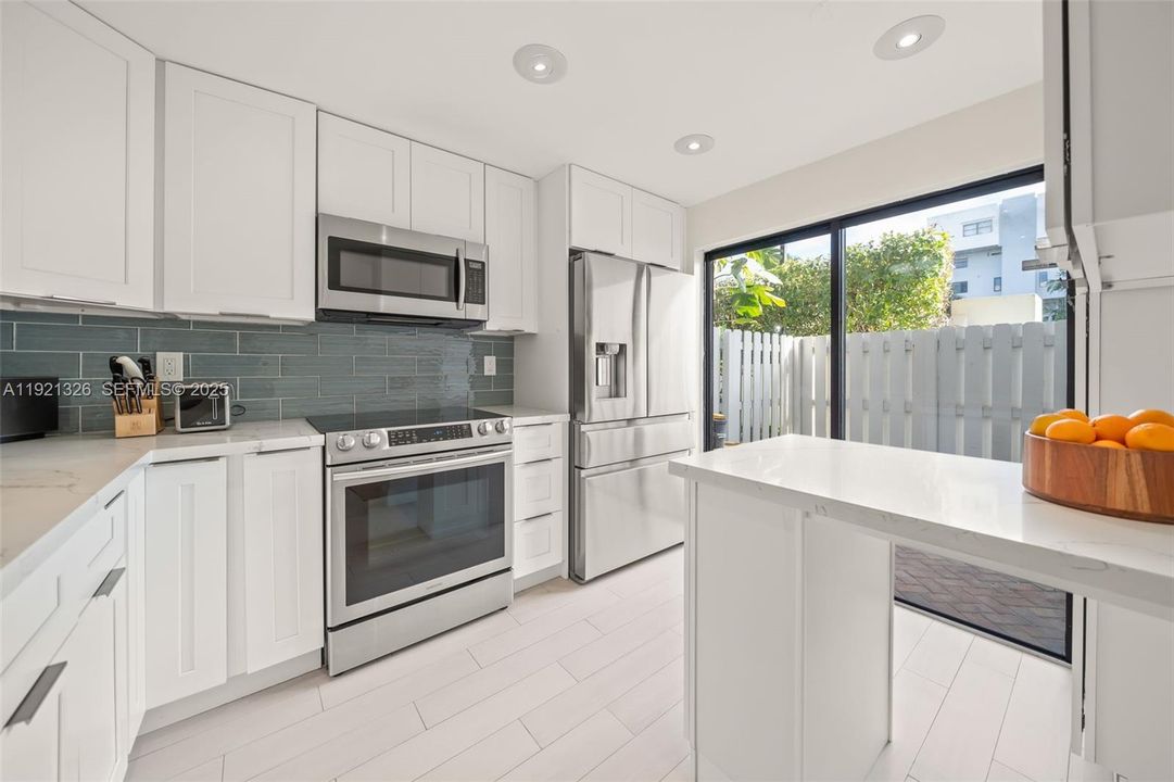 待售: $1,200,000 (3 贝兹, 2 浴室, 2370 平方英尺)