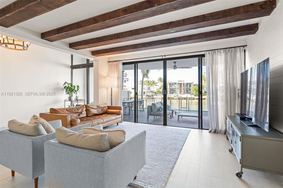 待售: $1,200,000 (3 贝兹, 2 浴室, 2370 平方英尺)