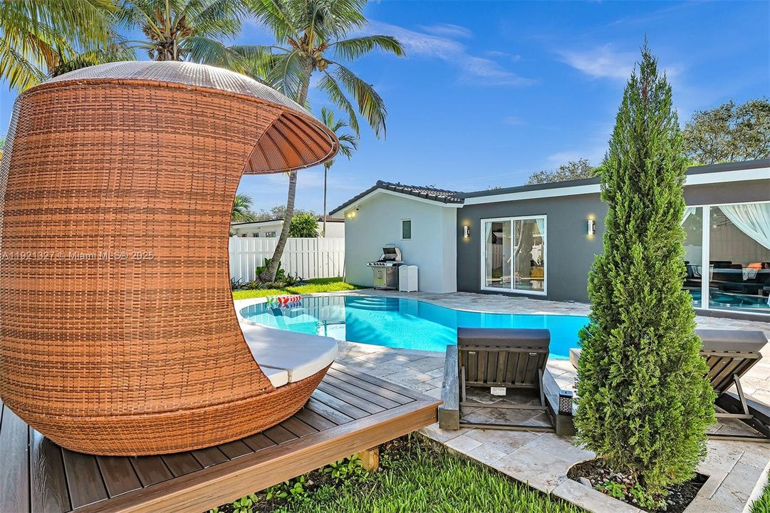 На продажу: $968,000 (3 спален, 2 ванн, 1748 Квадратных фут)