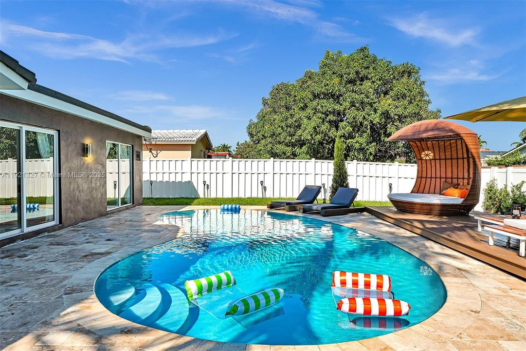 На продажу: $968,000 (3 спален, 2 ванн, 1748 Квадратных фут)