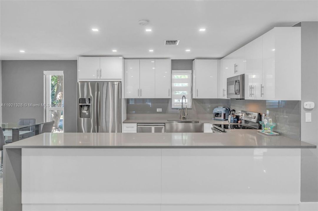 待售: $899,999 (3 贝兹, 2 浴室, 1556 平方英尺)