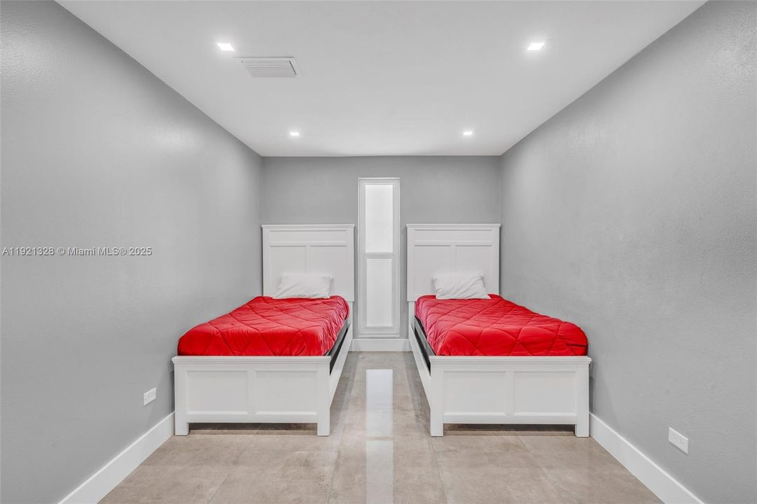 待售: $899,999 (3 贝兹, 2 浴室, 1556 平方英尺)