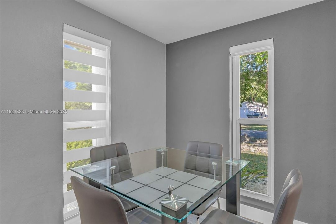 待售: $899,999 (3 贝兹, 2 浴室, 1556 平方英尺)