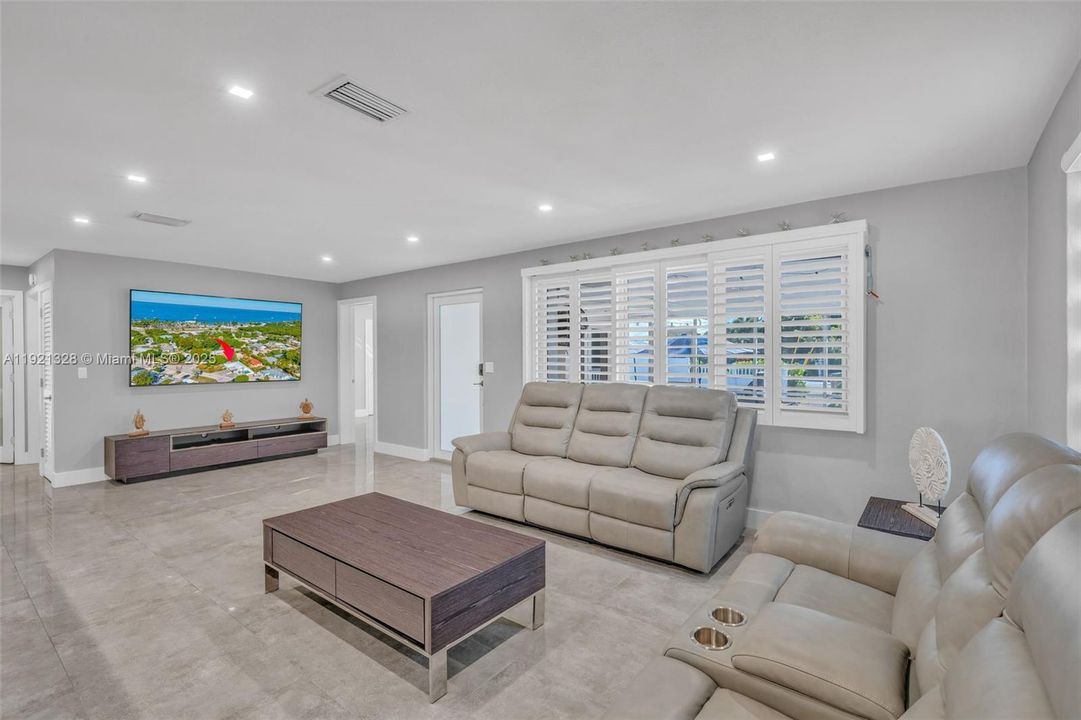 待售: $899,999 (3 贝兹, 2 浴室, 1556 平方英尺)