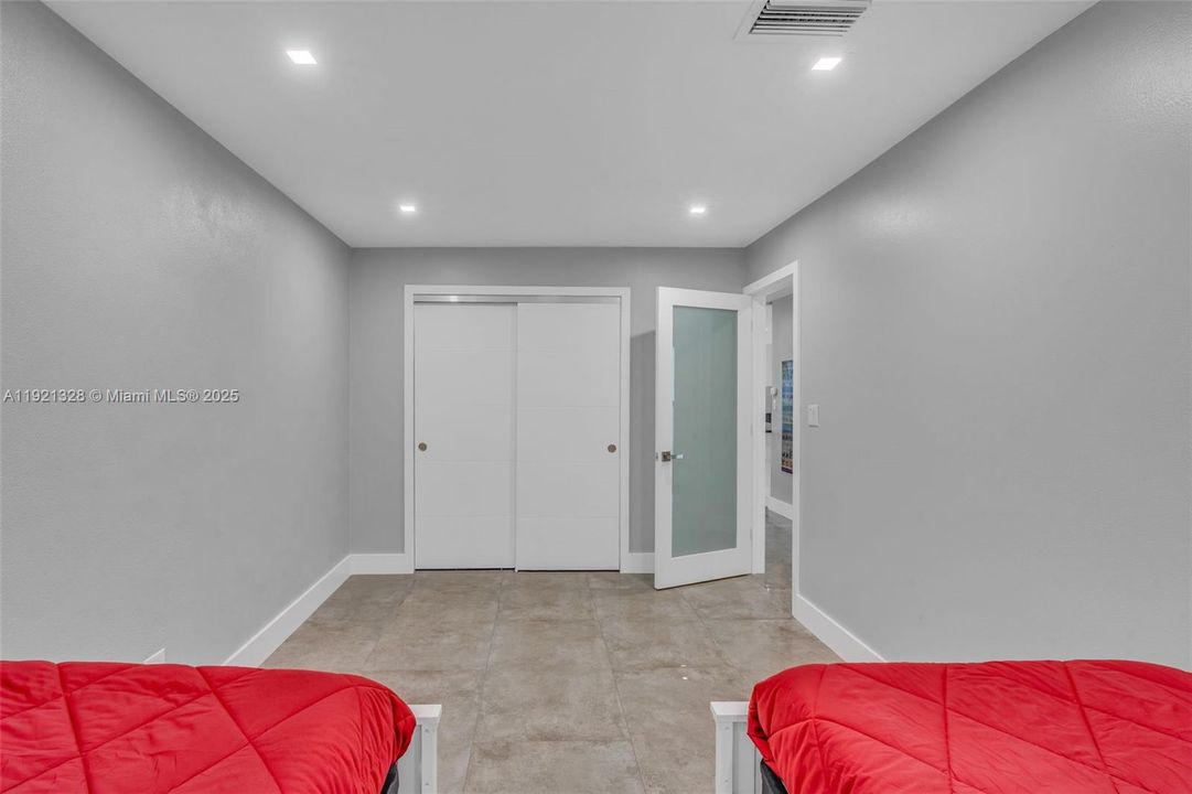 待售: $899,999 (3 贝兹, 2 浴室, 1556 平方英尺)