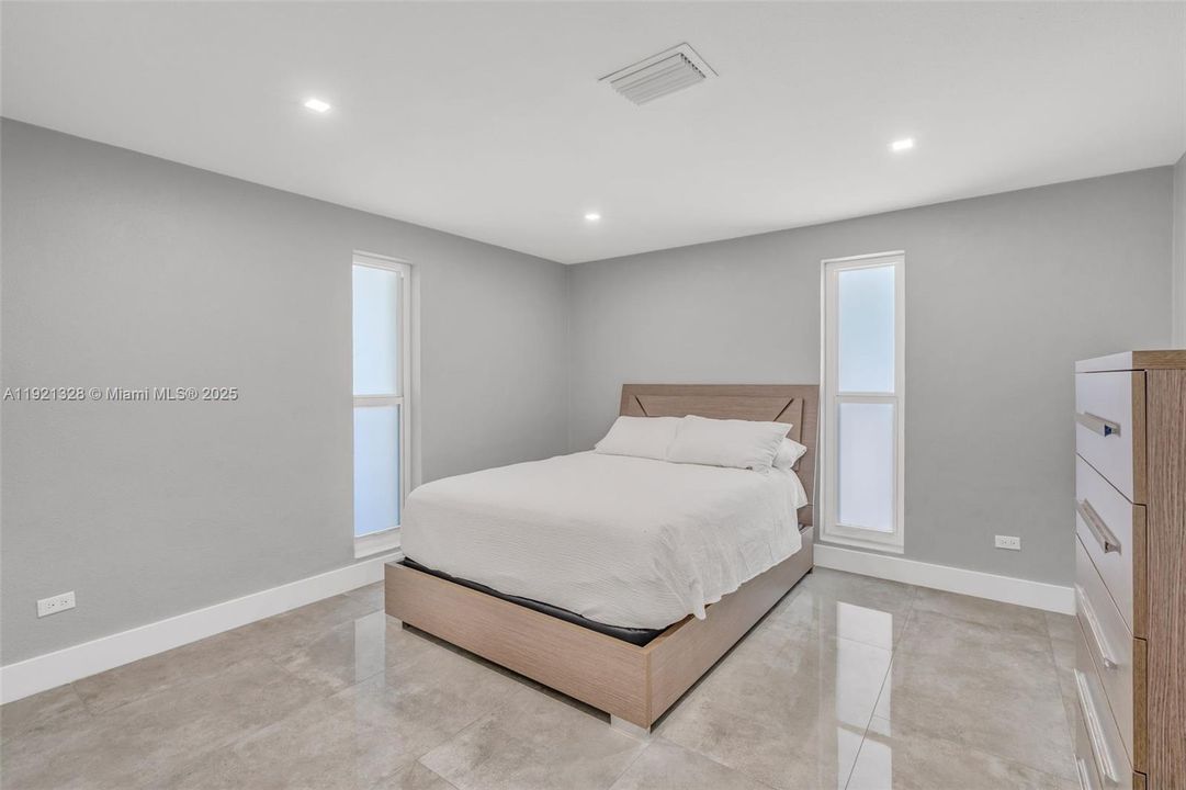 待售: $899,999 (3 贝兹, 2 浴室, 1556 平方英尺)