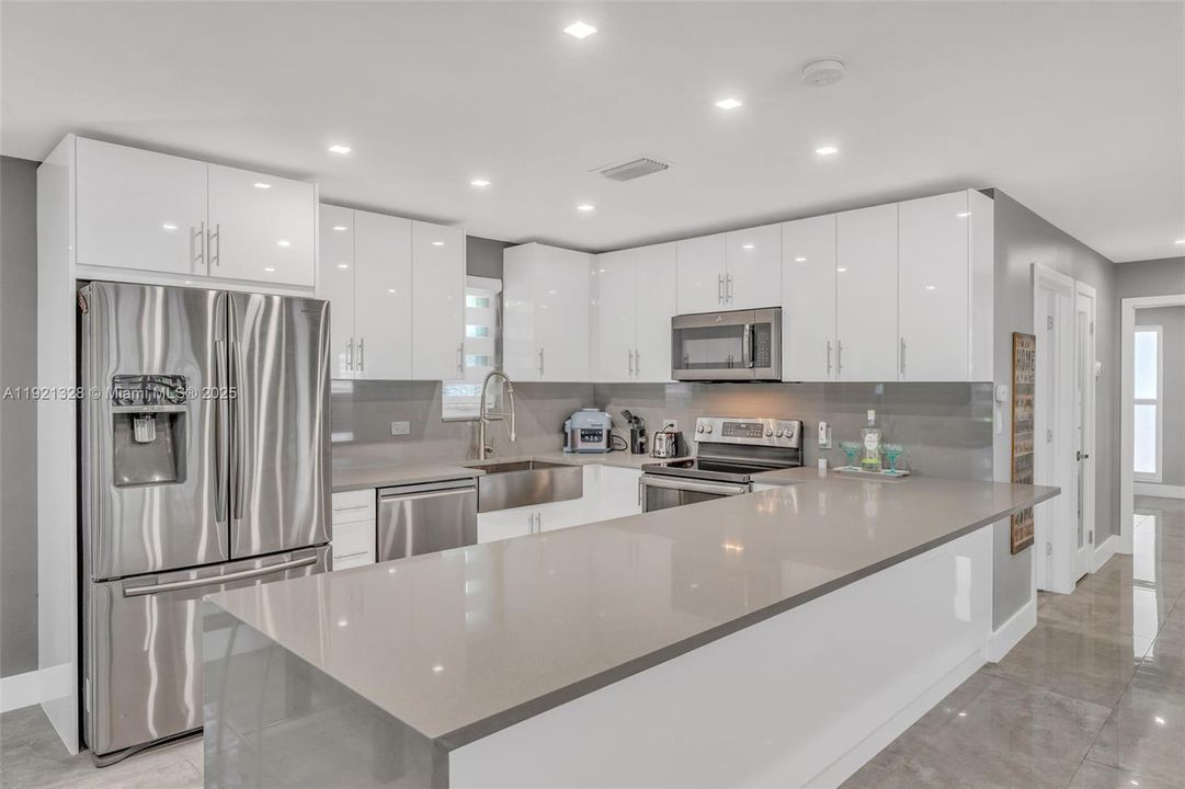 待售: $899,999 (3 贝兹, 2 浴室, 1556 平方英尺)