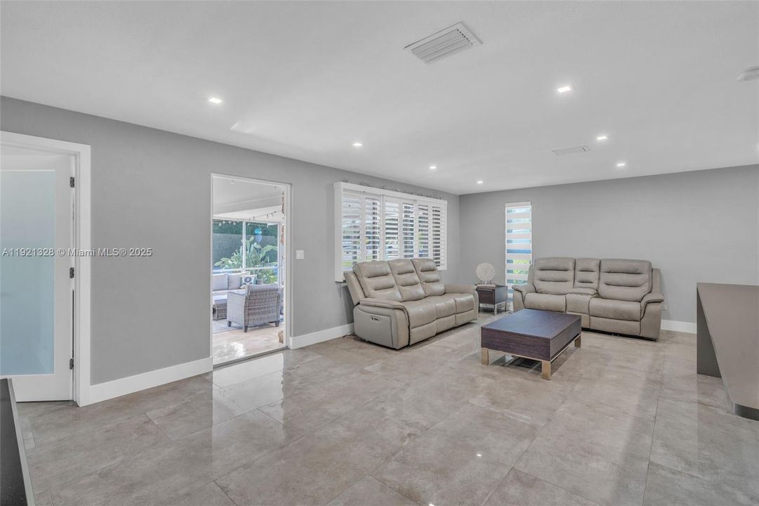 待售: $899,999 (3 贝兹, 2 浴室, 1556 平方英尺)