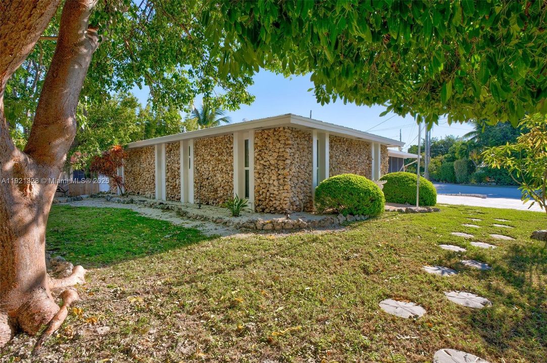 待售: $899,999 (3 贝兹, 2 浴室, 1556 平方英尺)