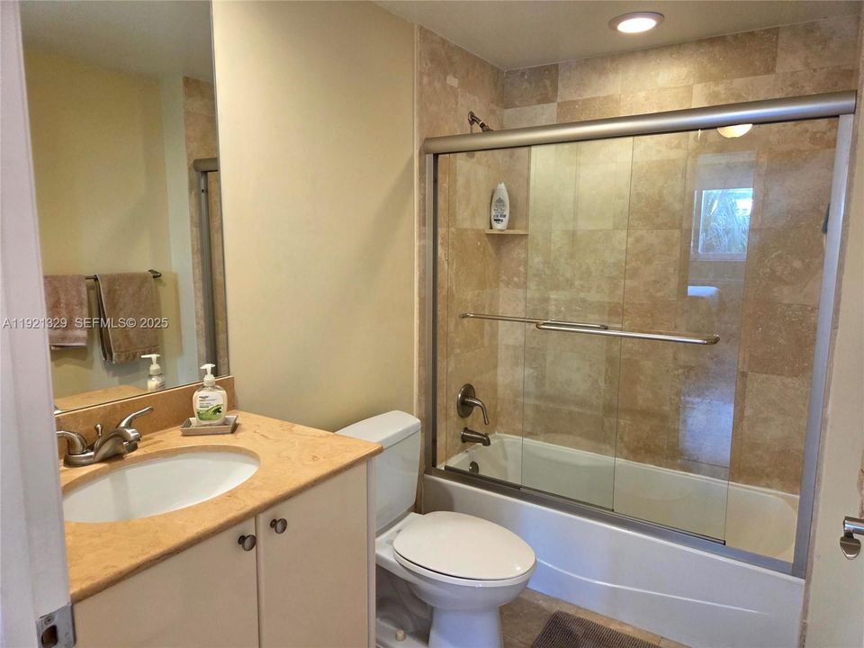 For Sale: $396,000 (2 beds, 2 baths, 1081 Square Feet)