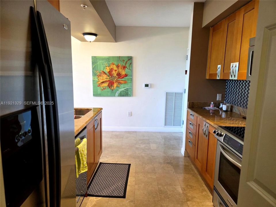 For Sale: $396,000 (2 beds, 2 baths, 1081 Square Feet)