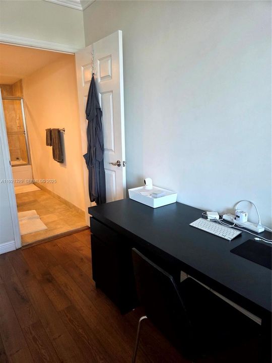 For Sale: $396,000 (2 beds, 2 baths, 1081 Square Feet)