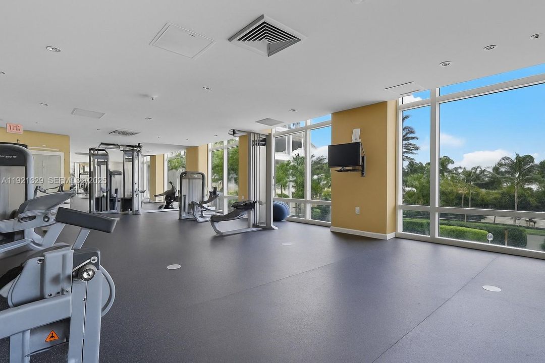 For Sale: $396,000 (2 beds, 2 baths, 1081 Square Feet)